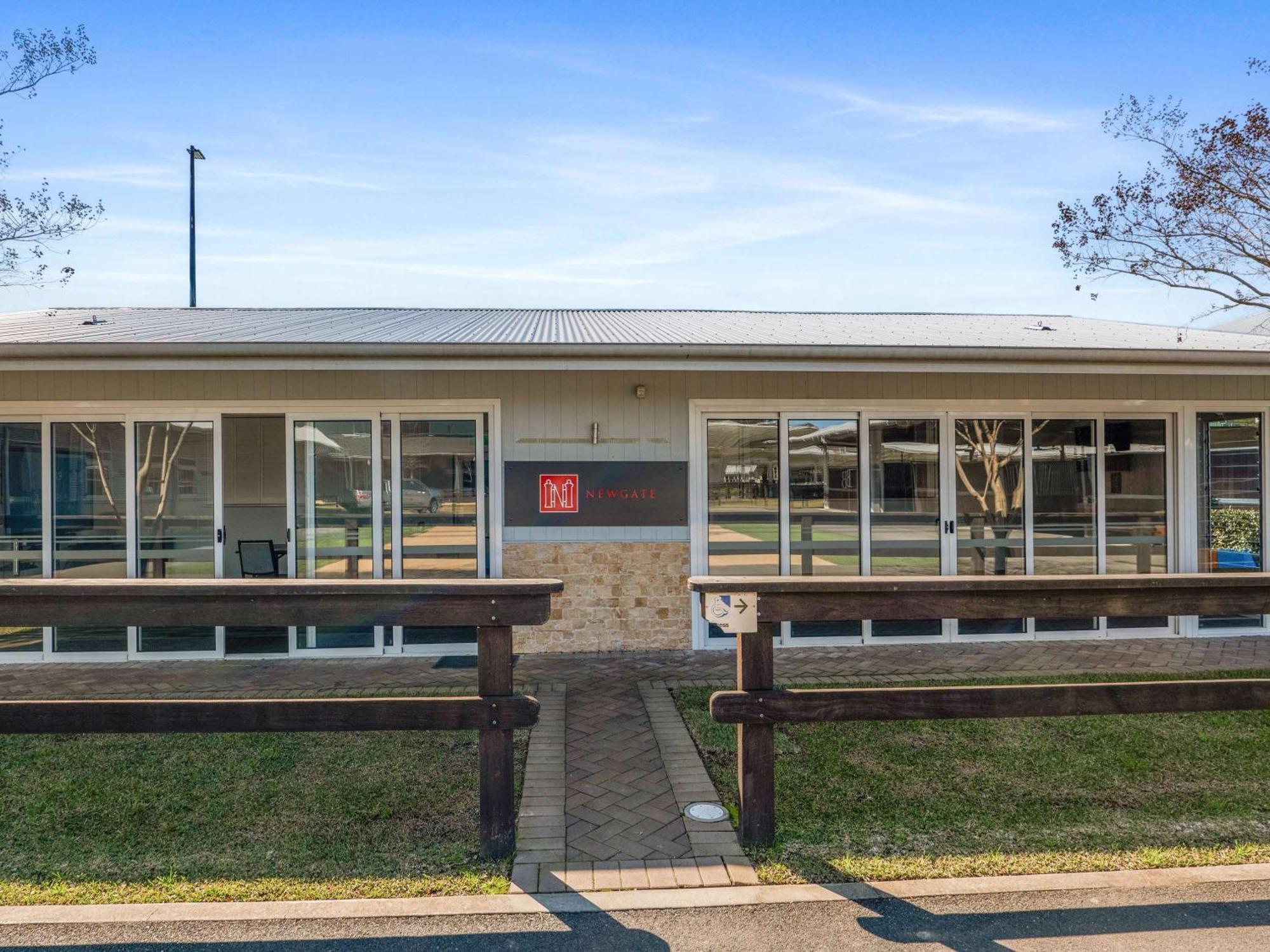 The William Inglis Mgallery Warwick Farm Exterior foto The station building